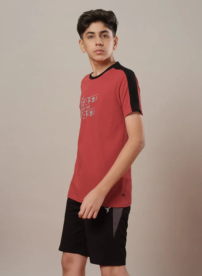 تكنوسبورت تيشيرت تكنوسبورت بألوان متداخلة بقصة عادية وأكمام قصيرة